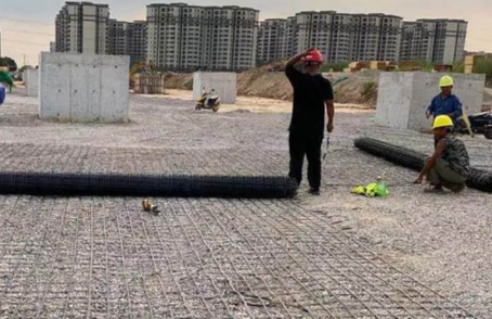 全椒土工格栅铺设前地基要怎么处理？